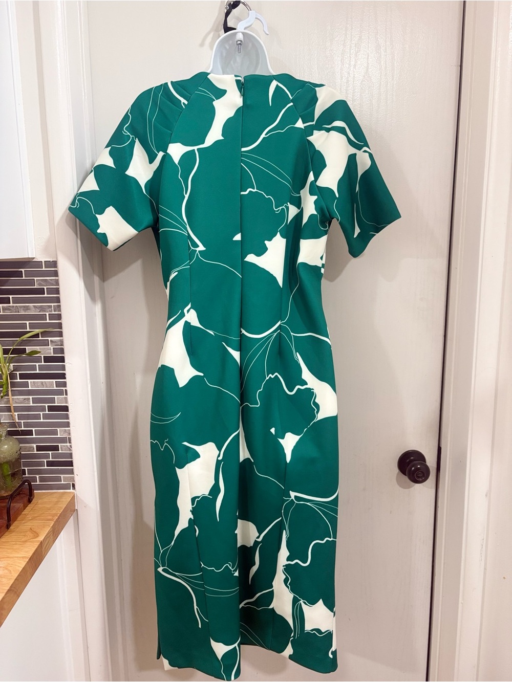 Donna Karan Green & Cream Floral Print Sheath Dress - Picture 5 of 6